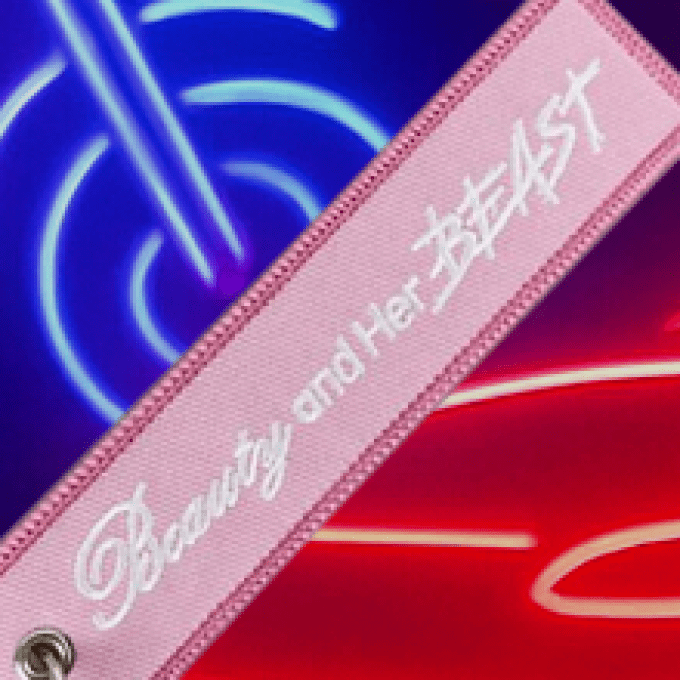 "Beauty and Her BEAST" _ Porte-Clé brodé